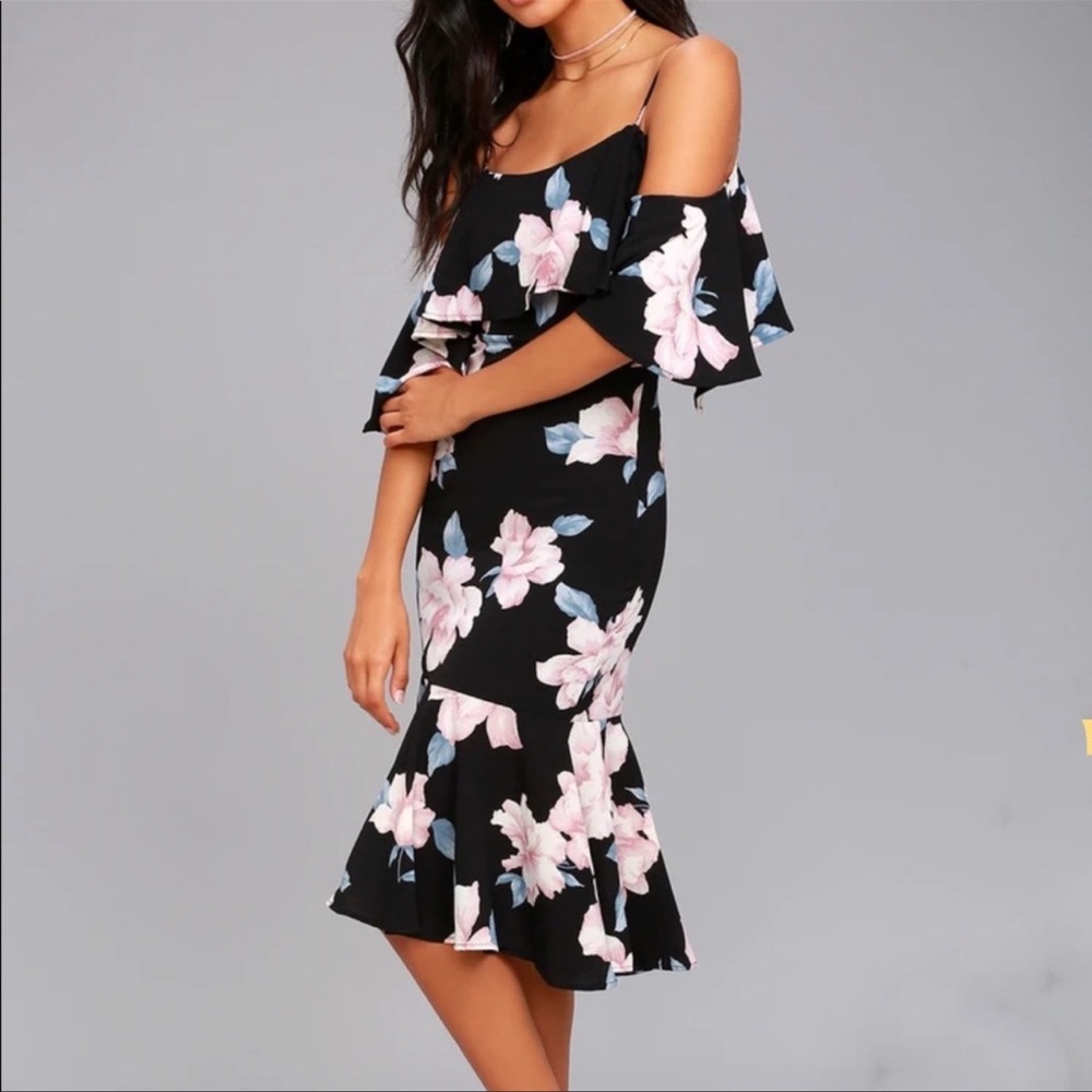 Lulu’s floral off the shoulder dress - size Large
